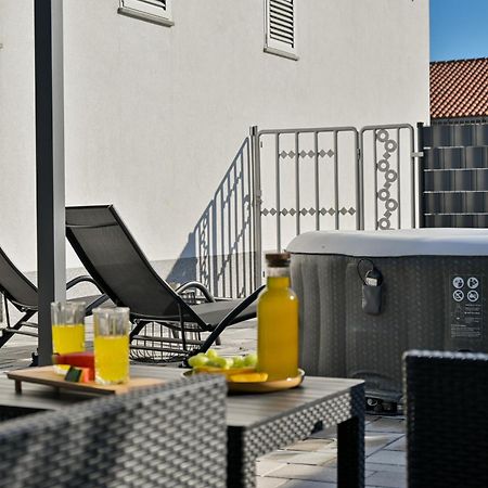 Luxury Apartment With Garden Jacuzzi And Wellness 特罗吉尔 外观 照片