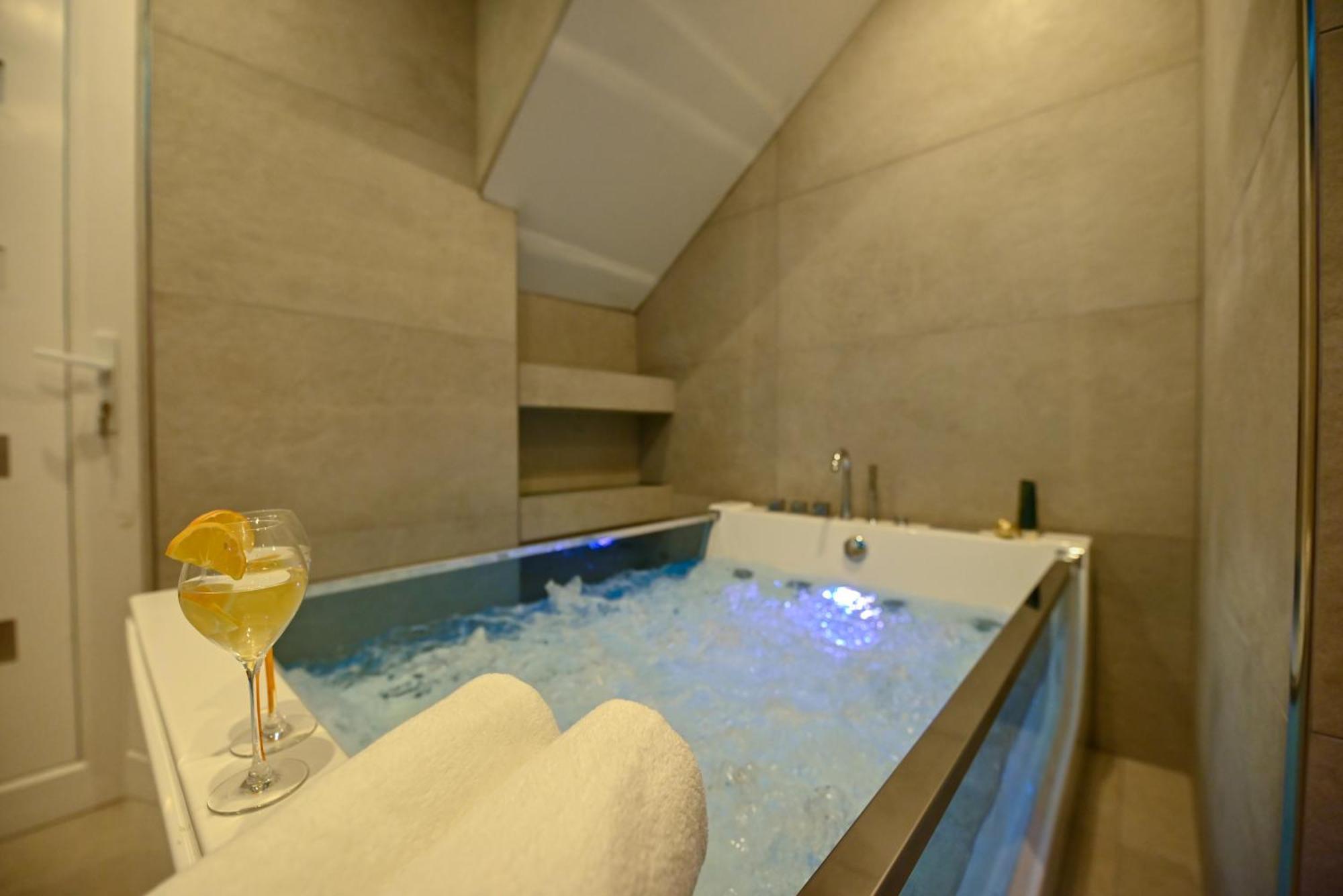 Luxury Apartment With Garden Jacuzzi And Wellness 特罗吉尔 外观 照片