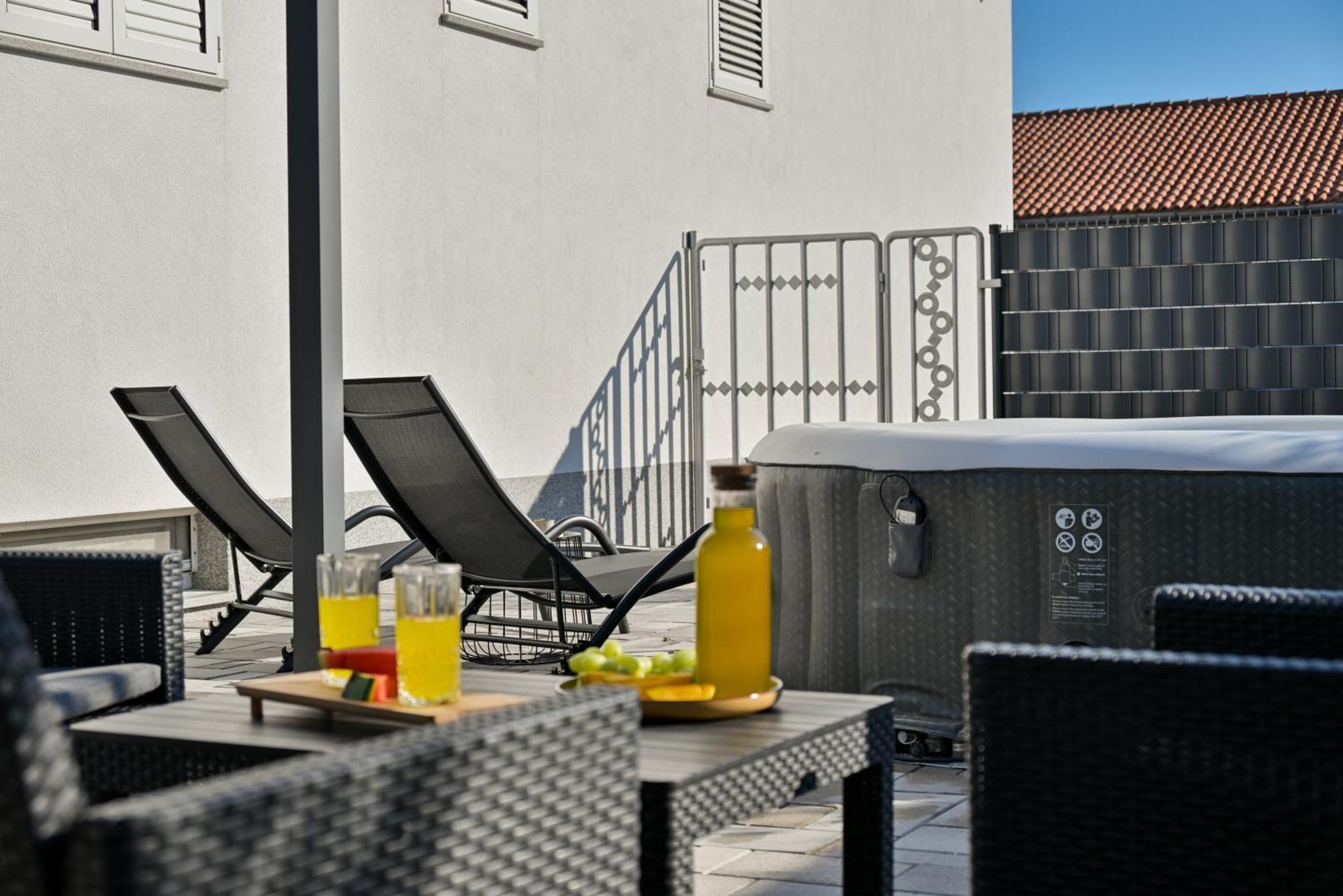 Luxury Apartment With Garden Jacuzzi And Wellness 特罗吉尔 外观 照片