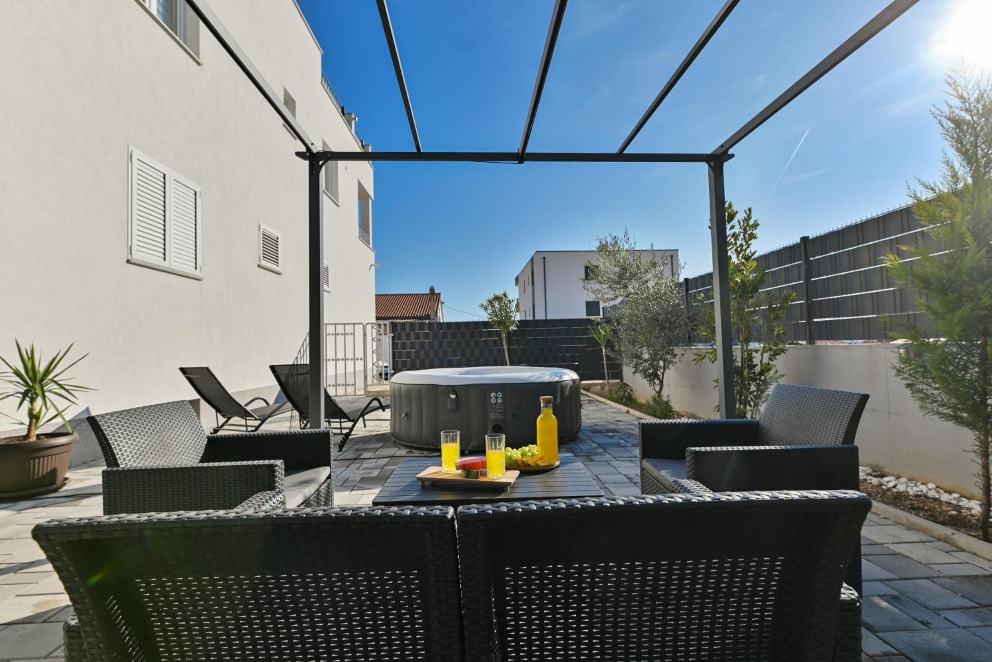 Luxury Apartment With Garden Jacuzzi And Wellness 特罗吉尔 外观 照片