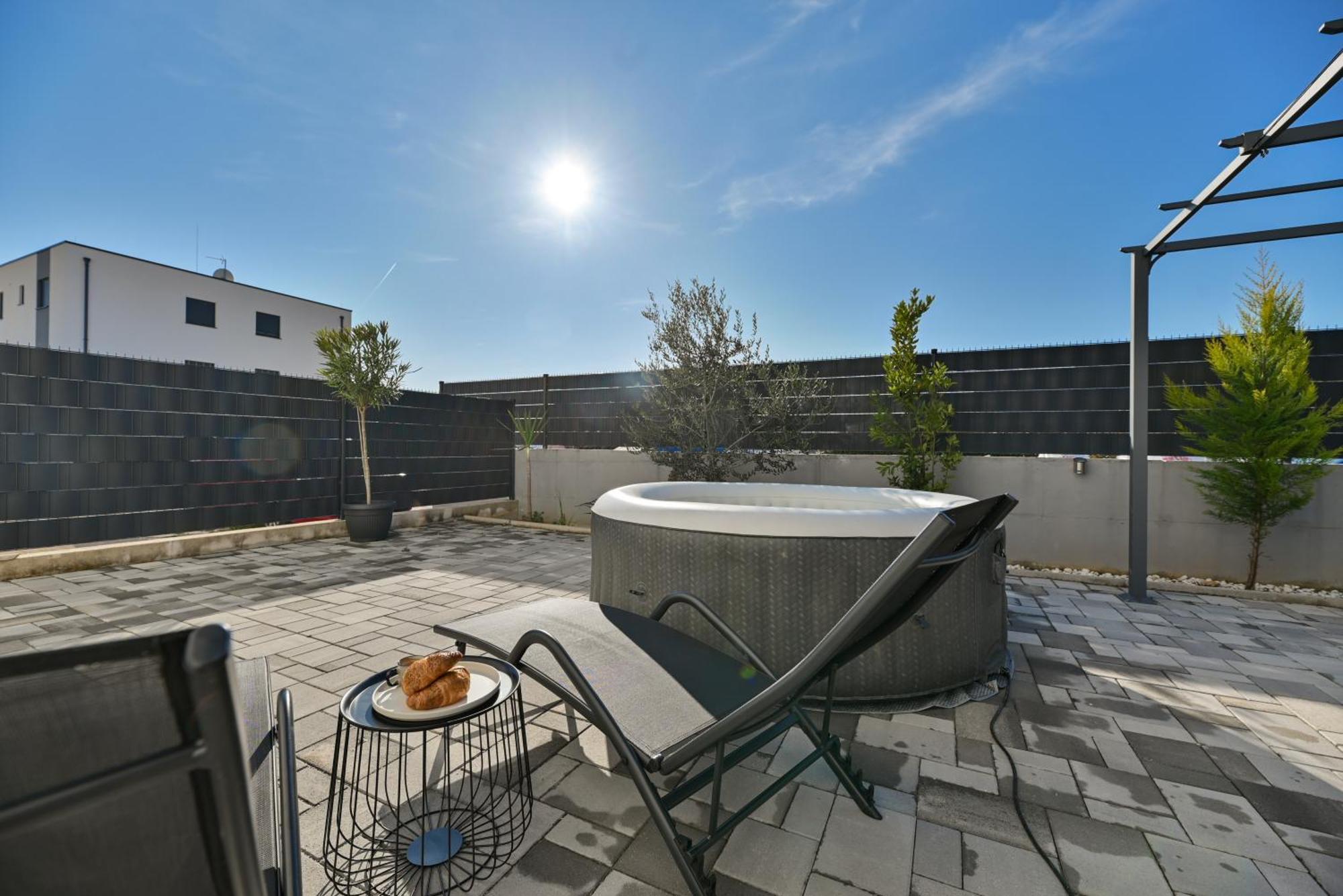 Luxury Apartment With Garden Jacuzzi And Wellness 特罗吉尔 外观 照片