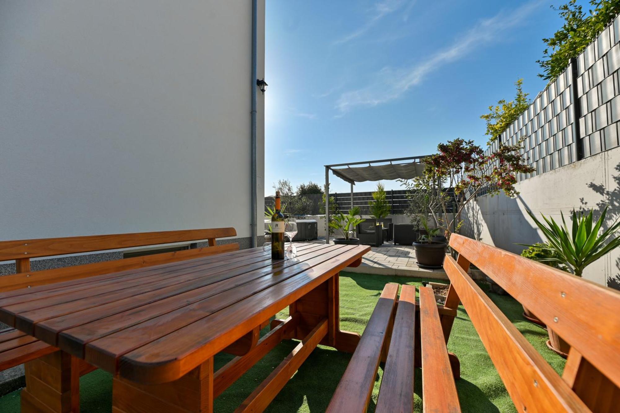 Luxury Apartment With Garden Jacuzzi And Wellness 特罗吉尔 外观 照片