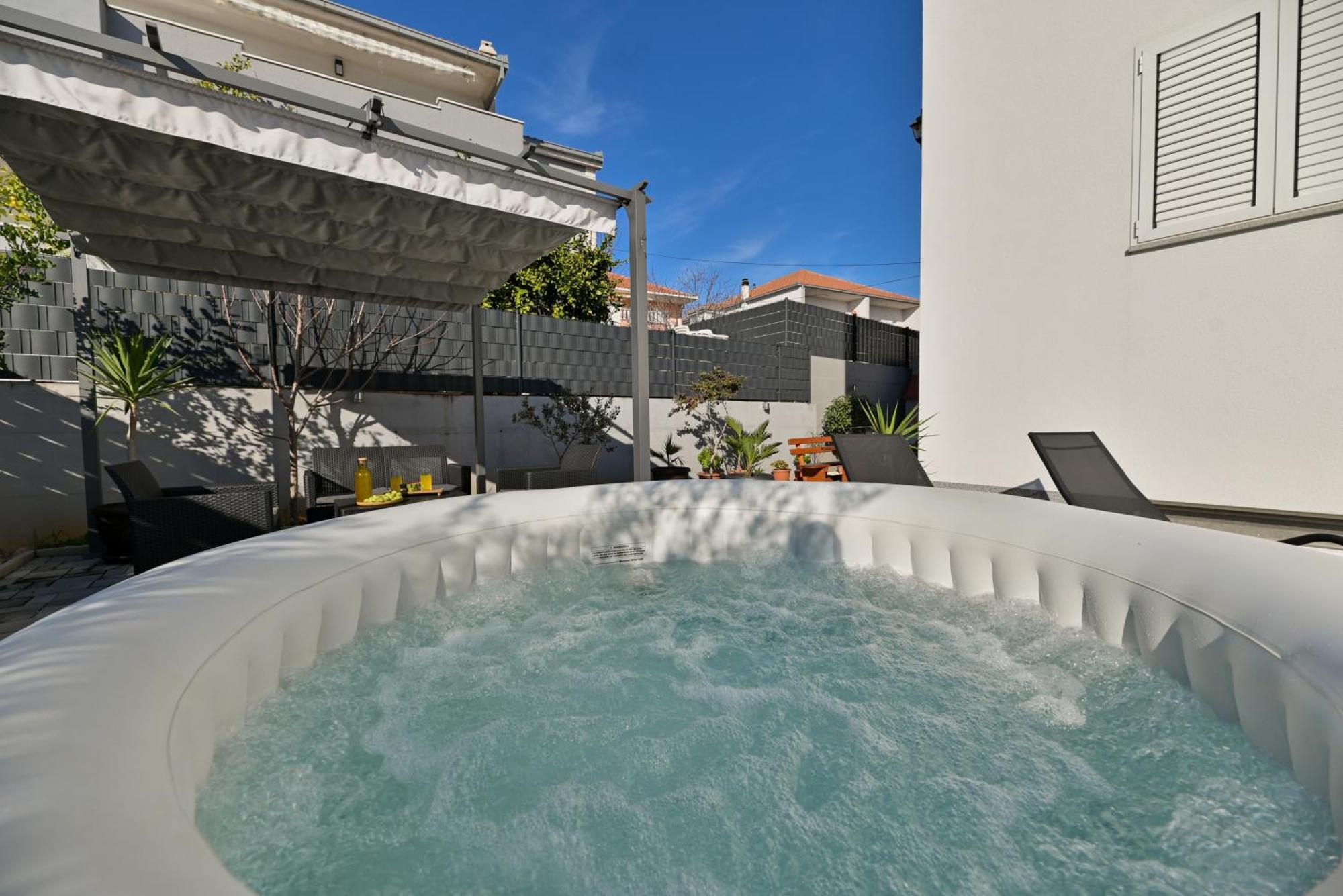 Luxury Apartment With Garden Jacuzzi And Wellness 特罗吉尔 外观 照片