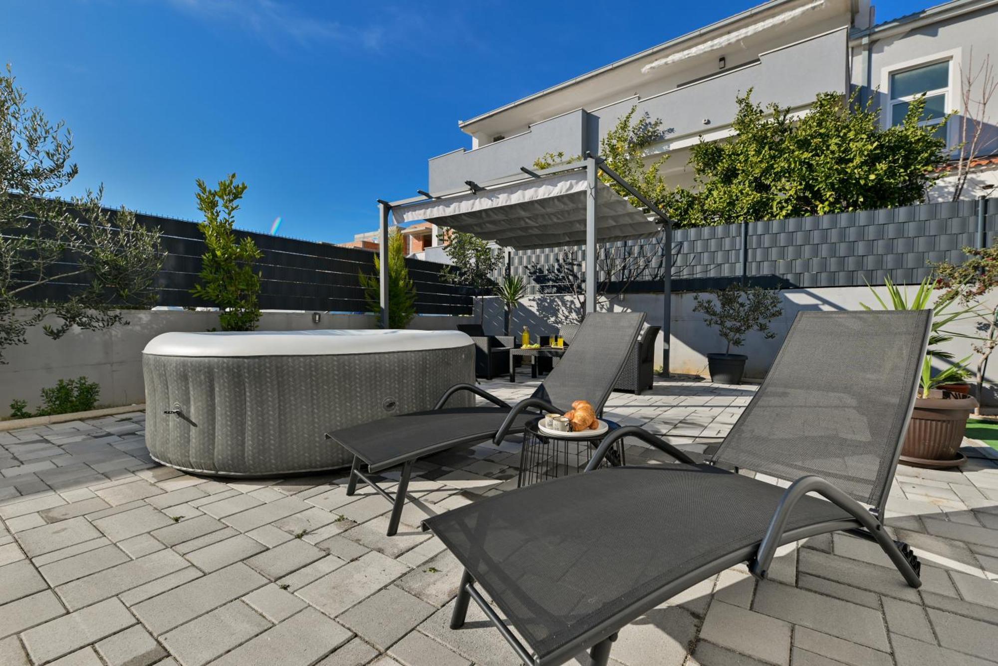 Luxury Apartment With Garden Jacuzzi And Wellness 特罗吉尔 外观 照片