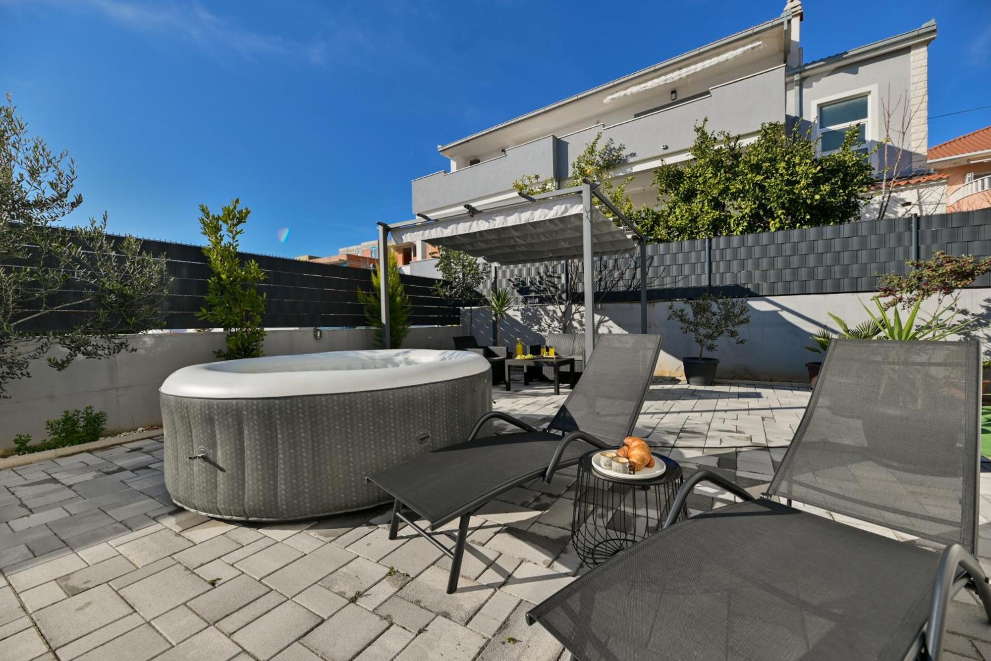 Luxury Apartment With Garden Jacuzzi And Wellness 特罗吉尔 外观 照片