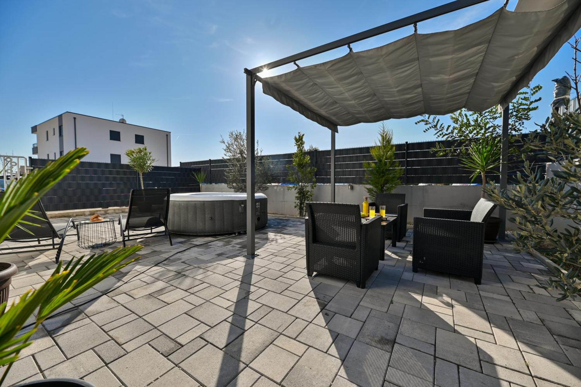 Luxury Apartment With Garden Jacuzzi And Wellness 特罗吉尔 外观 照片