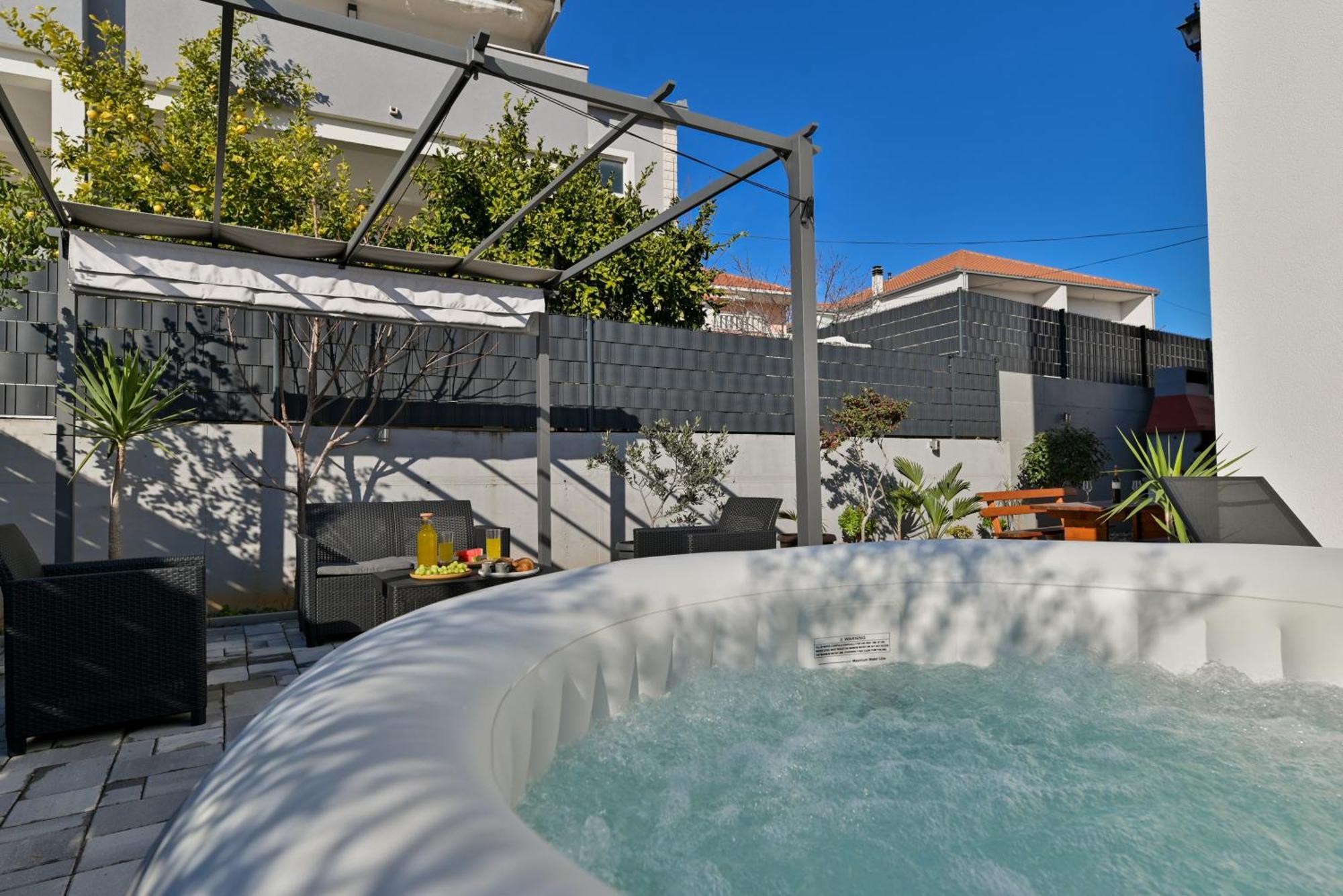 Luxury Apartment With Garden Jacuzzi And Wellness 特罗吉尔 外观 照片
