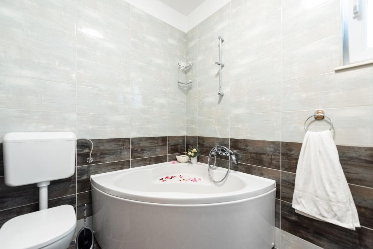 Luxury Apartment With Garden Jacuzzi And Wellness 特罗吉尔 外观 照片