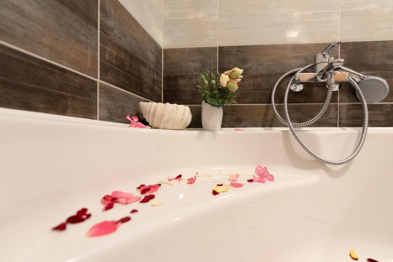 Luxury Apartment With Garden Jacuzzi And Wellness 特罗吉尔 外观 照片